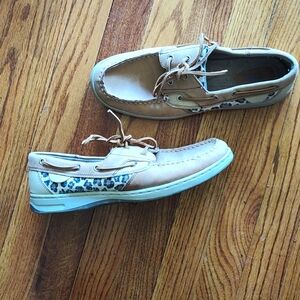 Maui Island tan/leopard print boat shoes